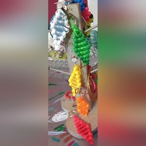 5 Handmade The Sims Plumbob Themed Beaded Diamond Shaped Keychains